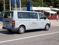 Reisebericht - mit tuifly.com nach Mali Losinj in Kroatien - unser Transferbus vom Flughafen Mali Losinj zur Fhre nach Valbiska an der Fhranlegestelle in Valbiska