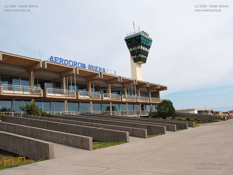 der Flughafen von Rijeka in Kroatien - Ziel des Billigfliegers  hlx.com / tuifly.com in der Kvarner Bucht / Istrien und Tor zu den Inseln Cres, Krk und Losinj