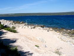 Kiesstrand am Campingplatz von Nerezine