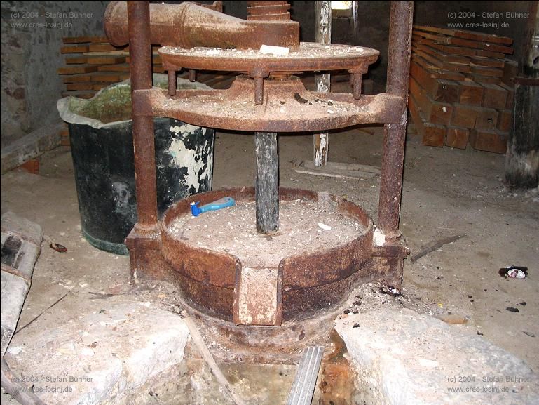 eine alte Oliven�lm�hle in Nerezine