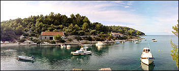 alte Fischerhuser in der Bucht Valdarke bei Mali Losinj