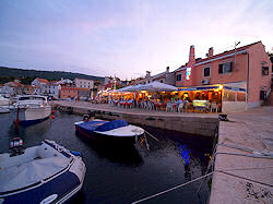 der Fischerhafen Rovenska bei Veli Losinj