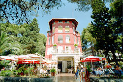 klassische Villa in der Cikat Bucht bei Mali Losinj, erbaut Anfang des 19. Jahrhunderts