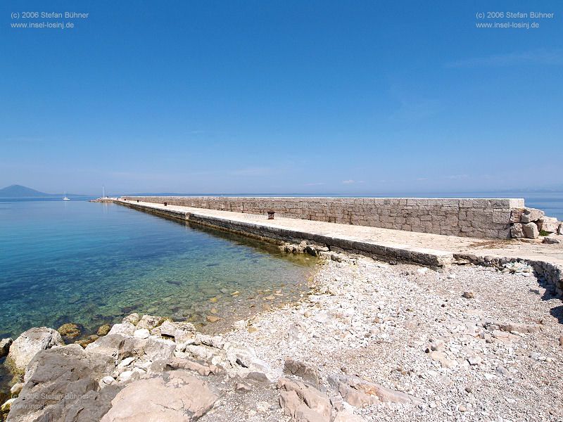 Strand in Rovenska, ein Ortsteil von Veli Losinj