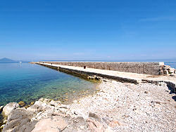 Strand in Rovenska, ein Ortsteil von Veli Losinj